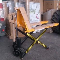 Transpaleta tijera elevada